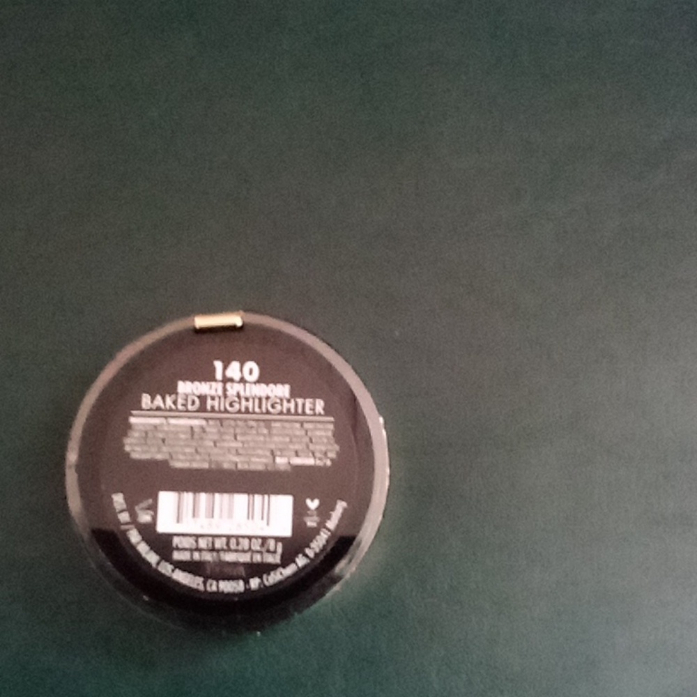 Milani Baked Highlighter - Picture 2 of 2